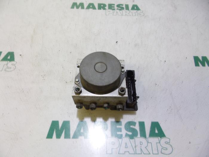 Gebruikte ABS Pomp Renault Megane II Grandtour (KM) 1.5 dCi 85 Prijs € 49,99 Margeregeling aangeboden door Maresia Parts