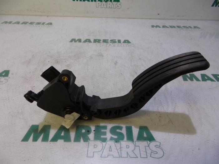 Gebruikte Sensor Gaspedaalpositie Renault Grand Scénic III (JZ) 1.6 16V Prijs € 25,00 Margeregeling aangeboden door Maresia Parts