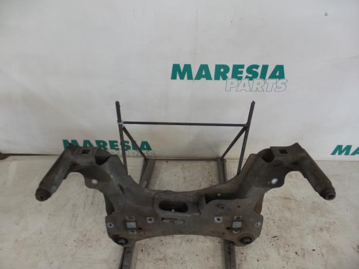 Gebruikte Subframe Renault Grand Scénic III (JZ) 1.6 16V Prijs € 105,00 Margeregeling aangeboden door Maresia Parts