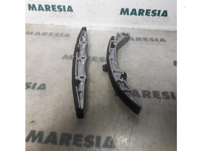 Gebruikte Distributiedeksel Renault Vel Satis (BJ) 3.5 V6 24V Autom. Prijs € 20,00 Margeregeling aangeboden door Maresia Parts