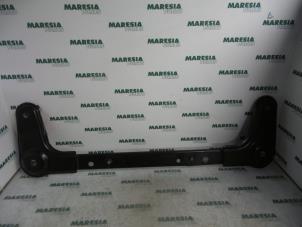 Gebruikte Subframe Renault Clio IV Estate/Grandtour (7R) 1.5 Energy dCi 90 FAP Prijs € 15,00 Margeregeling aangeboden door Maresia Parts