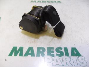 Gebruikte Veiligheidsgordel rechts-achter Peugeot 406 Coupé (8C) 2.2 16V Prijs € 65,00 Margeregeling aangeboden door Maresia Parts