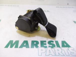 Gebruikte Veiligheidsgordel links-achter Peugeot 406 Coupé (8C) 2.2 16V Prijs € 65,00 Margeregeling aangeboden door Maresia Parts
