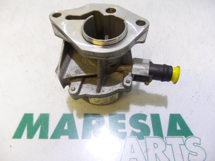 Gebruikte Vacuumpomp (Diesel) Renault Scénic II (JM) 1.5 dCi 85 Prijs € 24,95 Margeregeling aangeboden door Maresia Parts