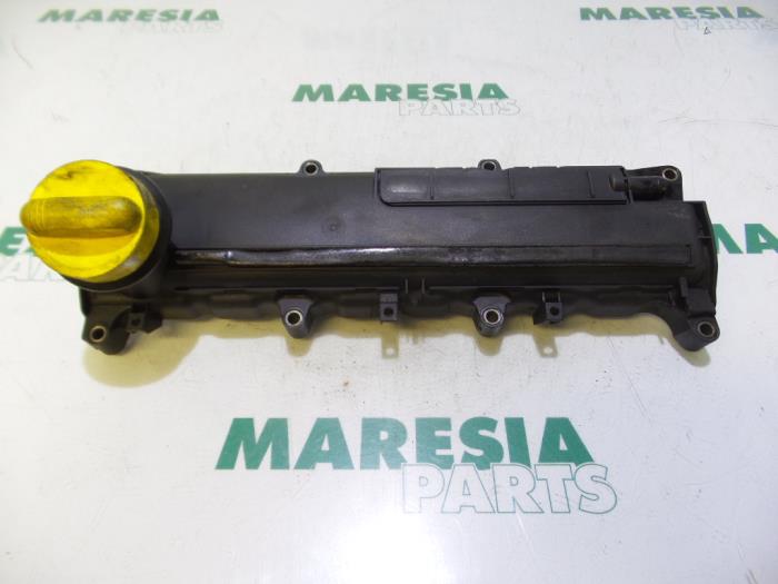 Gebruikte Kleppendeksel Renault Kangoo (KC) 1.5 dCi 80 Prijs € 35,00 Margeregeling aangeboden door Maresia Parts