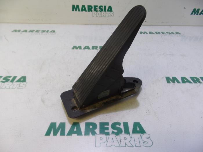 Gebruikte Gaspedaalpositie Sensor Lancia Thesis (841) 2.4 JTD Prijs € 75,00 Margeregeling aangeboden door Maresia Parts