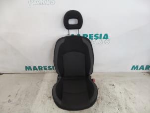 Gebruikte Voorstoel rechts Peugeot 206 SW (2E/K) 1.6 16V Prijs € 75,00 Margeregeling aangeboden door Maresia Parts