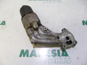 Gebruikte Oliefilterhouder Peugeot 206 (2A/C/H/J/S) 1.4 XR,XS,XT,Gentry Prijs € 35,00 Margeregeling aangeboden door Maresia Parts