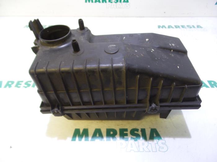 Gebruikte Luchtfilterhuis Peugeot Expert (222/224) 2.0 HDi 90 Prijs € 35,00 Margeregeling aangeboden door Maresia Parts