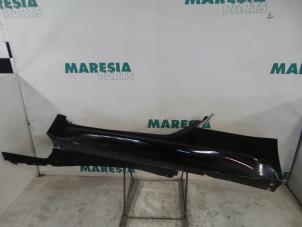 Gebruikte Zijskirt links Alfa Romeo 4C (960) 1.75 TBI 16V Prijs € 262,50 Margeregeling aangeboden door Maresia Parts