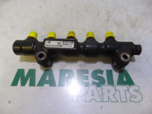 Gebruikte Common rail (Injectie) Peugeot 207/207+ (WA/WC/WM) 1.4 HDi Prijs € 30,00 Margeregeling aangeboden door Maresia Parts