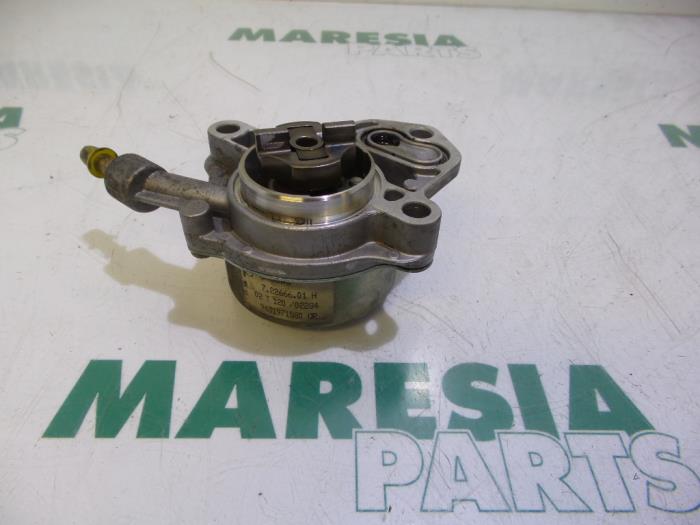 Gebruikte Vacuumpomp (Diesel) Peugeot Expert (222/224) 2.0 HDi 90 Prijs € 24,95 Margeregeling aangeboden door Maresia Parts