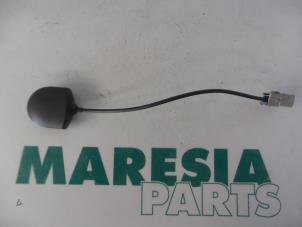 Gebruikte Antenne Peugeot 607 (9D/U) 2.2 16V Prijs € 25,00 Margeregeling aangeboden door Maresia Parts