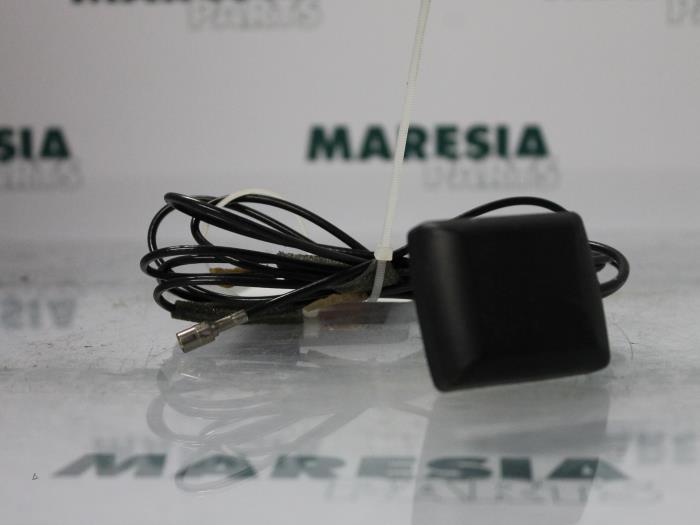 Gebruikte Antenne Renault Megane II CC (EM) 1.9 dCi 120 Prijs € 25,00 Margeregeling aangeboden door Maresia Parts