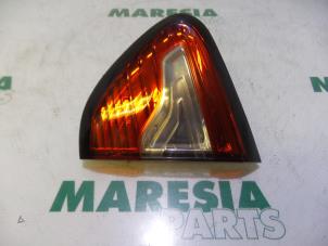 Gebruikte Achterlicht rechts Renault Captur (2R) 1.5 Energy dCi 110 FAP Prijs € 30,00 Margeregeling aangeboden door Maresia Parts