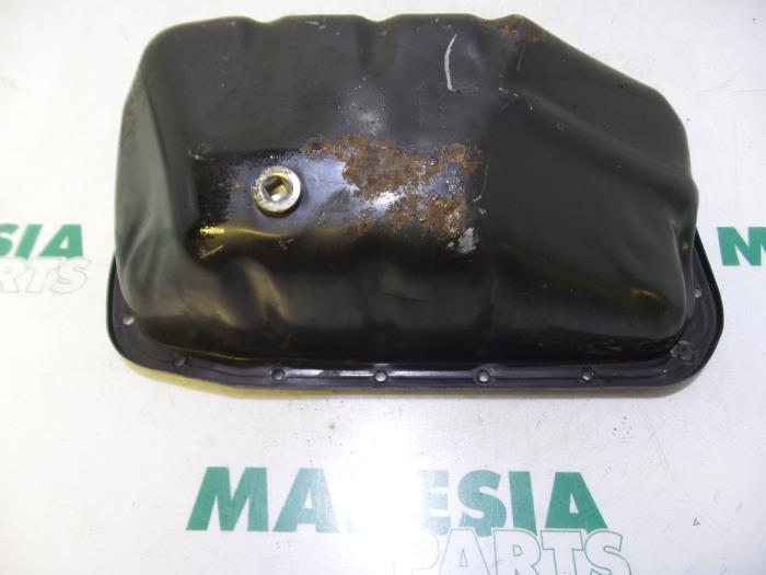 Gebruikte Carterpan Renault Clio III (BR/CR) 1.2 16V 75 Prijs € 35,00 Margeregeling aangeboden door Maresia Parts