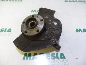 Gebruikte Asschenkel links-voor Citroen C8 (EA/EB) 2.0 HDi 16V Prijs € 75,00 Margeregeling aangeboden door Maresia Parts