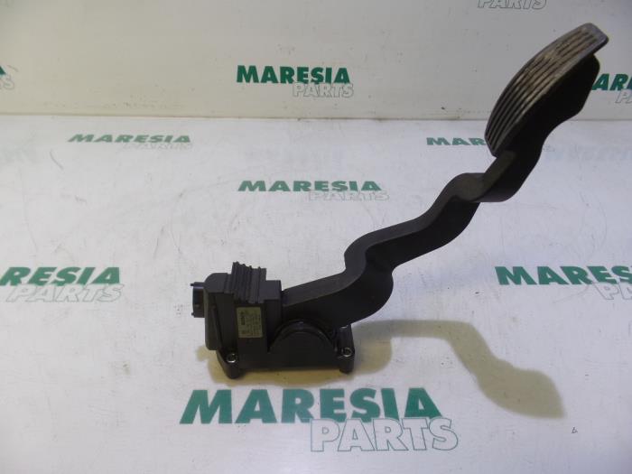Gebruikte Gaspedaalpositie Sensor Fiat Stilo MW (192C) 1.6 16V Prijs € 25,00 Margeregeling aangeboden door Maresia Parts