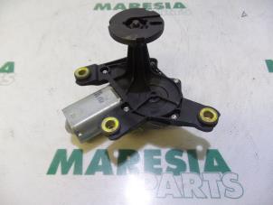Gebruikte Ruitenwissermotor achter Fiat Stilo MW (192C) 1.6 16V Prijs € 50,00 Margeregeling aangeboden door Maresia Parts