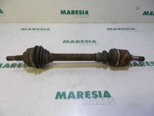 Gebruikte Aandrijfas links-voor Citroen C5 I Berline (DC) 2.0 HPI 16V Prijs € 60,00 Margeregeling aangeboden door Maresia Parts