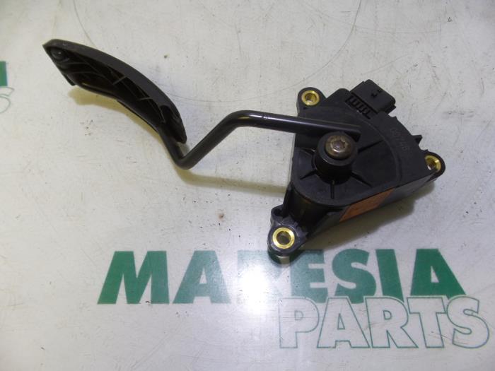 Gebruikte Sensor Gaspedaalpositie Renault Scénic II (JM) 2.0 16V Prijs € 35,00 Margeregeling aangeboden door Maresia Parts