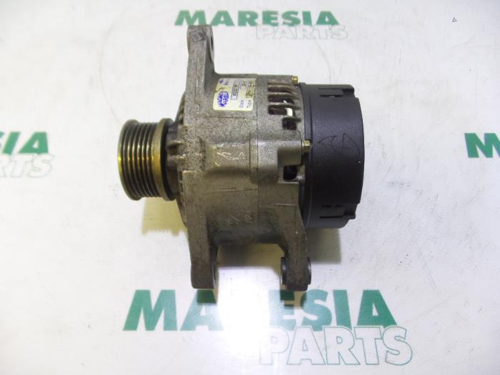 Gebruikte Dynamo Fiat Brava (182B) 1.4 S,SX 12V Prijs € 40,00 Margeregeling aangeboden door Maresia Parts