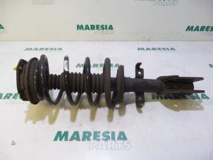 Gebruikte Mac Phersonpoot links-voor Renault Espace (JK) 2.2 dCi 16V Prijs € 65,00 Margeregeling aangeboden door Maresia Parts