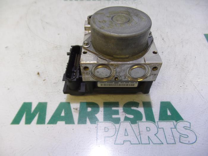 Gebruikte ABS Pomp Renault Megane II CC (EM) 1.6 16V Prijs € 49,99 Margeregeling aangeboden door Maresia Parts