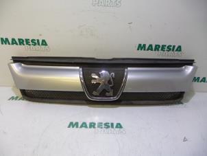 Gebruikte Grille Peugeot Boxer (244) 2.8 HDi 127 Prijs € 65,00 Margeregeling aangeboden door Maresia Parts