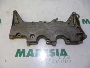 Gebruikte Kleppendeksel Renault Scénic II (JM) 2.0 16V Prijs € 35,00 Margeregeling aangeboden door Maresia Parts