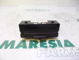 Gebruikte Display Interieur Renault Kangoo (KC) 1.4 Prijs € 15,00 Margeregeling aangeboden door Maresia Parts