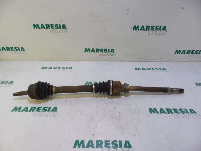 Gebruikte Steekas rechts-voor Peugeot 206 (2A/C/H/J/S) 1.4 HDi Prijs € 40,00 Margeregeling aangeboden door Maresia Parts
