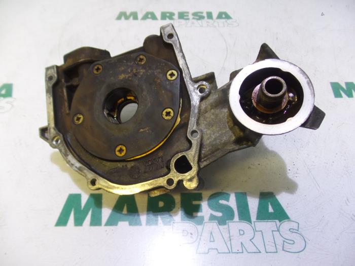 Gebruikte Oliepomp Fiat Punto II (188) 1.2 16V 3-Drs. Prijs € 105,00 Margeregeling aangeboden door Maresia Parts