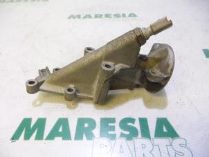 Gebruikte Oliefilterhouder Citroen Xsara Picasso (CH) 2.0 16V Prijs € 40,00 Margeregeling aangeboden door Maresia Parts