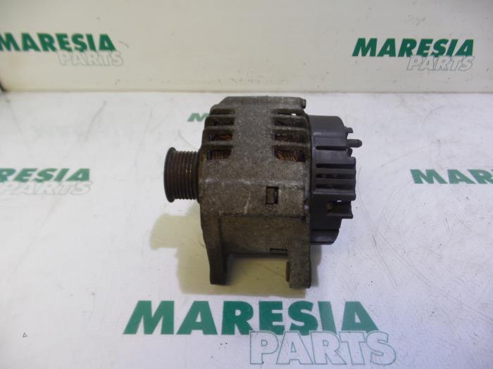 Gebruikte Dynamo Renault Grand Scénic II (JM) 1.9 dCi 120 Prijs € 75,00 Margeregeling aangeboden door Maresia Parts