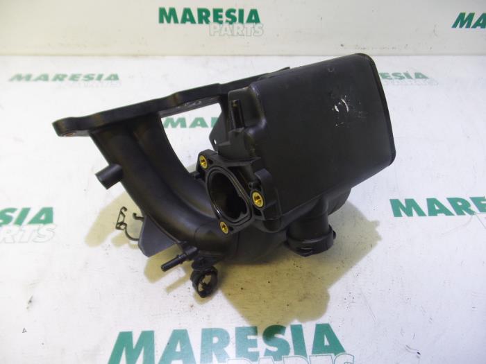 Gebruikte Inlaatspruitstuk Peugeot 206 (2A/C/H/J/S) 1.4 XR,XS,XT,Gentry Prijs € 40,00 Margeregeling aangeboden door Maresia Parts