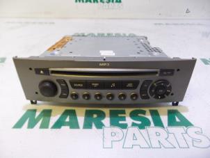 Gebruikte Radio CD Speler Peugeot 308 (4A/C) 1.6 VTI 16V Prijs € 75,00 Margeregeling aangeboden door Maresia Parts
