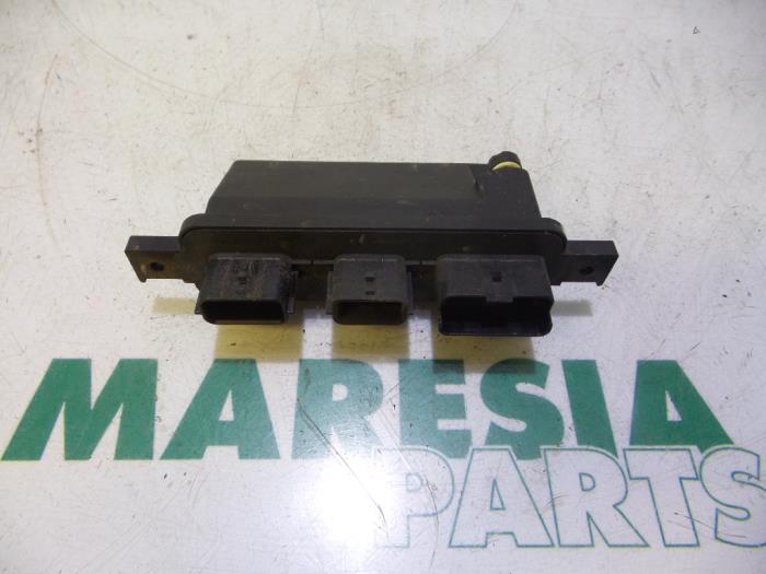 Gebruikte Computer Diversen Renault Clio III (BR/CR) 1.4 16V Prijs € 90,00 Margeregeling aangeboden door Maresia Parts