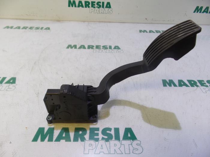 Gebruikte Sensor Gaspedaalpositie Fiat Grande Punto (199) 1.3 JTD Multijet 16V VGT Prijs € 15,00 Margeregeling aangeboden door Maresia Parts
