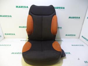 Gebruikte Stoel Bekleding rechts Citroen C2 (JM) 1.4 Prijs € 105,00 Margeregeling aangeboden door Maresia Parts