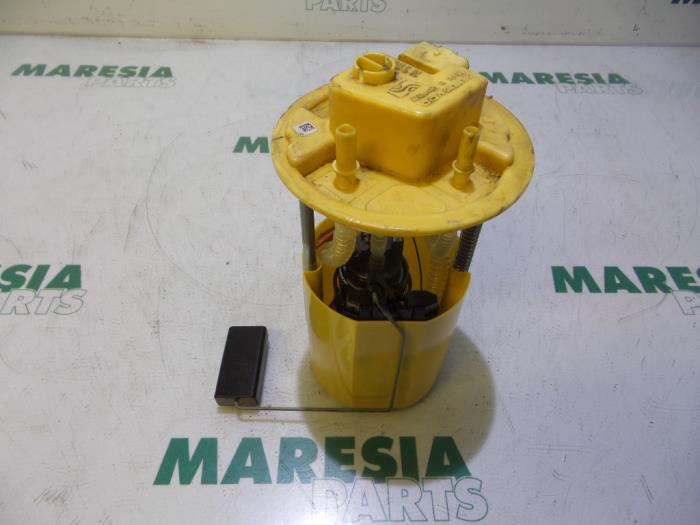 Gebruikte Tank element Pomp Fiat Grande Punto (199) 1.3 JTD Multijet 16V VGT Prijs € 25,00 Margeregeling aangeboden door Maresia Parts
