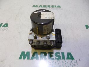 Gebruikte ABS Pomp Renault Megane III Grandtour (KZ) 1.5 dCi 110 Prijs € 207,90 Margeregeling aangeboden door Maresia Parts