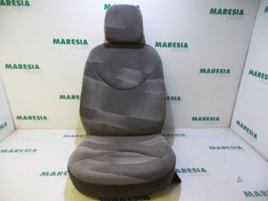 Gebruikte Stoel Bekleding rechts Citroen C2 (JM) 1.1 Prijs € 131,25 Margeregeling aangeboden door Maresia Parts