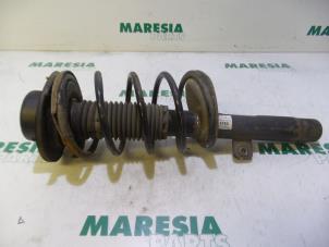 Gebruikte Mac Phersonpoot rechts-voor Peugeot 206 SW (2E/K) 1.4 16V Prijs € 30,00 Margeregeling aangeboden door Maresia Parts