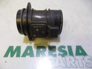 Gebruikte Luchthoeveelheidsmeter Renault Clio III (BR/CR) 1.5 dCi 70 Prijs € 25,00 Margeregeling aangeboden door Maresia Parts