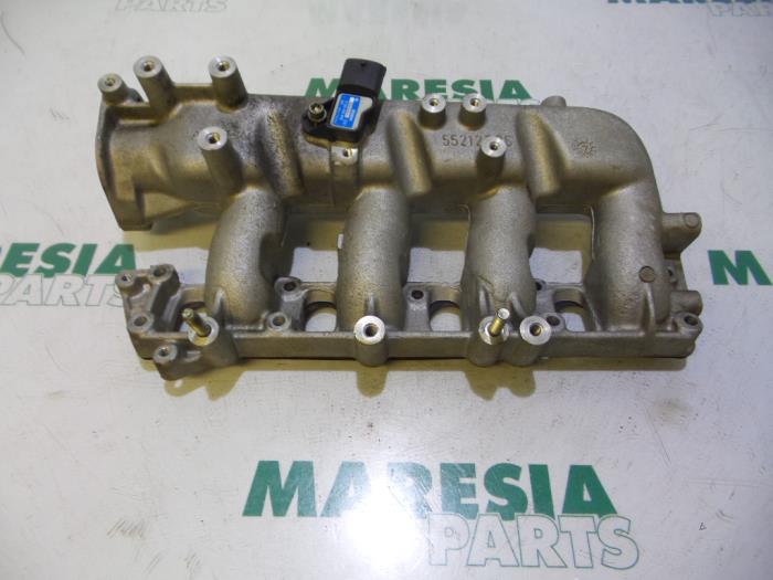 Gebruikte Spruitstuk Inlaat Alfa Romeo 159 Sportwagon (939BX) 1.9 JTDm Prijs € 157,50 Margeregeling aangeboden door Maresia Parts