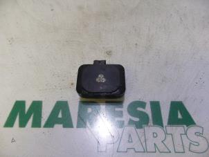 Gebruikte Regensensor Peugeot 3008 I (0U/HU) 1.6 HDiF 16V Prijs € 20,00 Margeregeling aangeboden door Maresia Parts