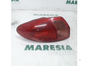Gebruikte Achterlicht links Alfa Romeo 147 (937) 1.6 Twin Spark 16V Prijs € 20,00 Margeregeling aangeboden door Maresia Parts