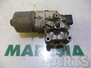 Gebruikte Ruitenwissermotor voor Alfa Romeo 147 (937) 1.6 Twin Spark 16V Prijs € 35,00 Margeregeling aangeboden door Maresia Parts