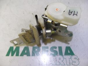 Gebruikte Veiligheidsgordel midden-achter Fiat Idea (350AX) 1.4 16V Prijs € 50,00 Margeregeling aangeboden door Maresia Parts